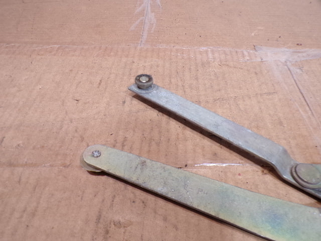 Datsun 240Z Passengers Door Window Regulator