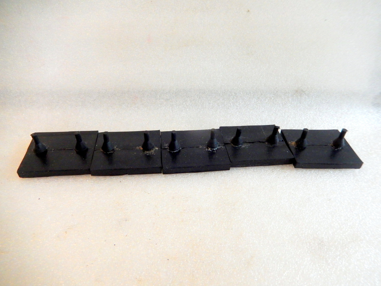 Datsun 280ZX Rear Deck Rubber Pad Blocks