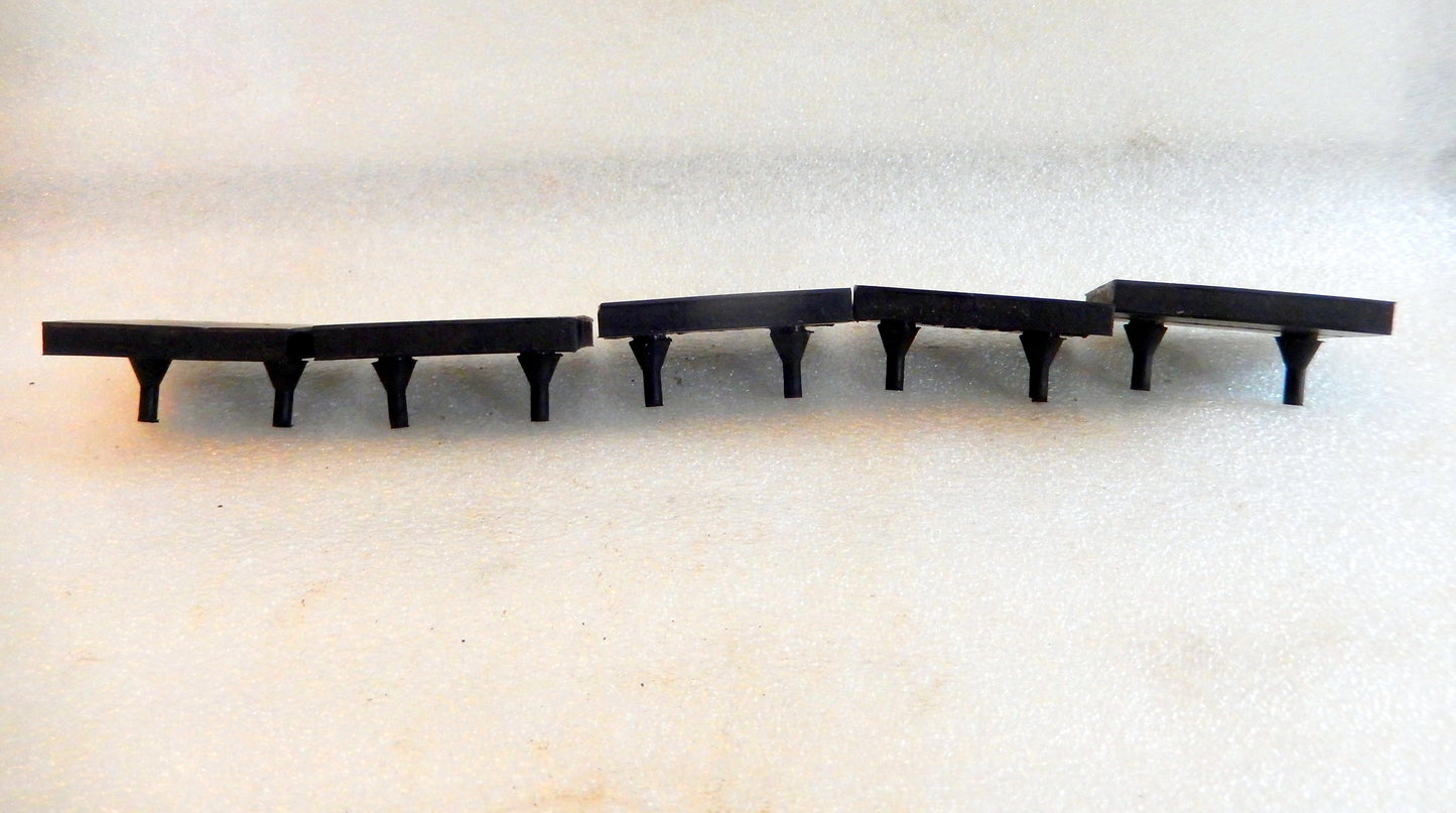 Datsun 280ZX Rear Deck Rubber Pad Blocks