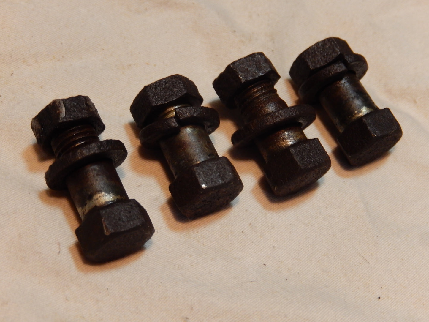 Datsun 240Z Rear Half Shaft-to-Hub Bolt Set