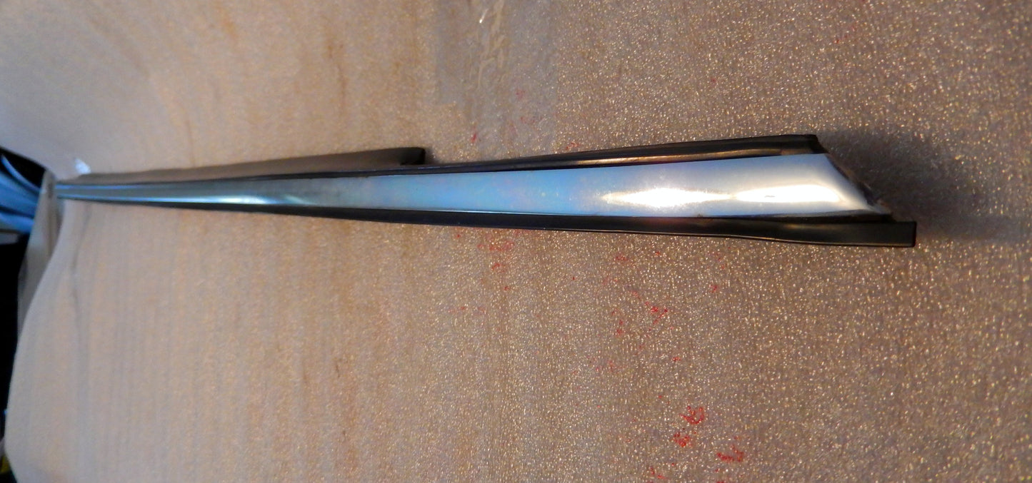 Maserati Quattroporte Front Passenger Door Exterior Window Scraper