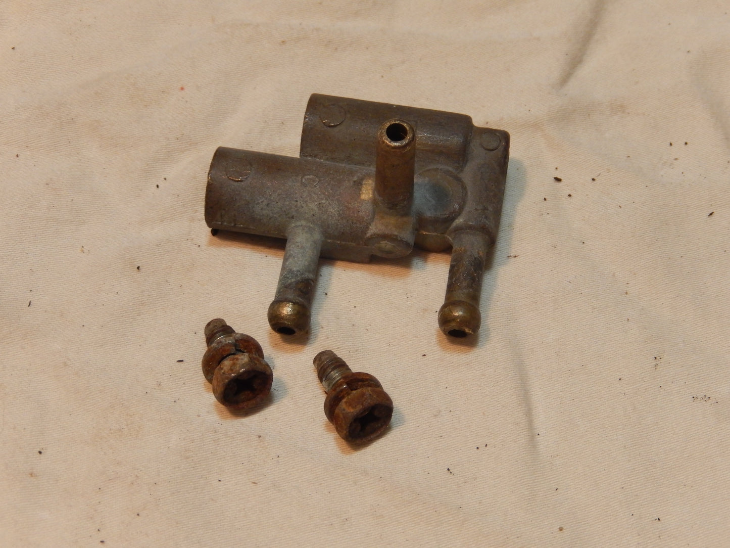 Datsun 240Z Engine Vaccum Line Check Valve