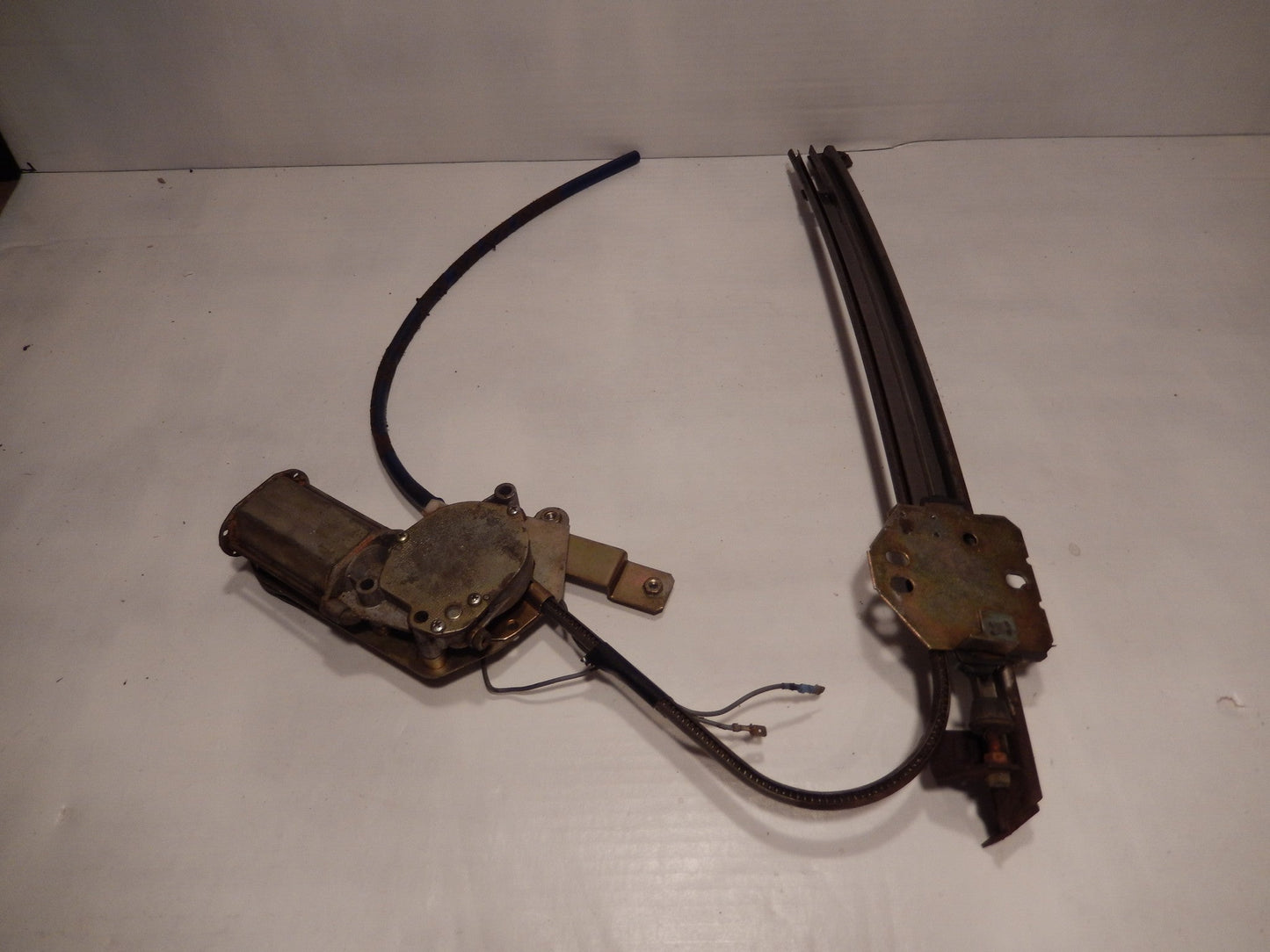 Maserati Quattroporte Three Front Drivers Window Regulator