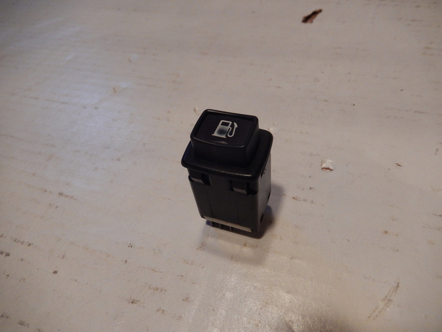 Maserati Quattroporte Three Console Gas Door Release Switch