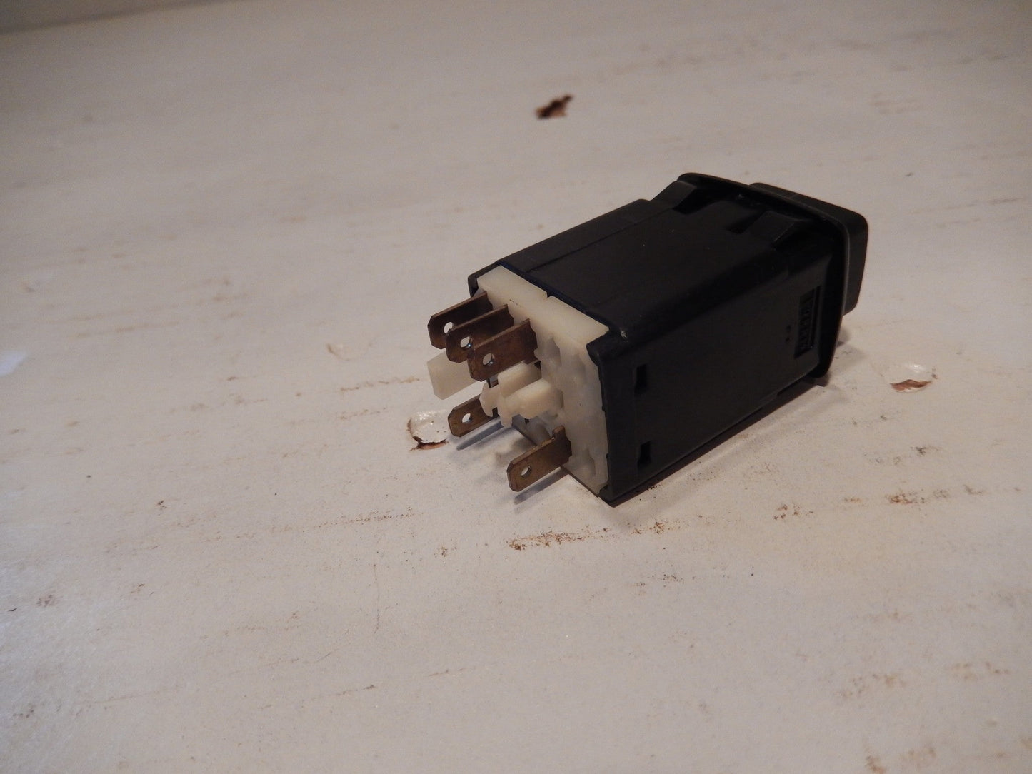 Maserati Quattroporte Three Console Gas Door Release Switch