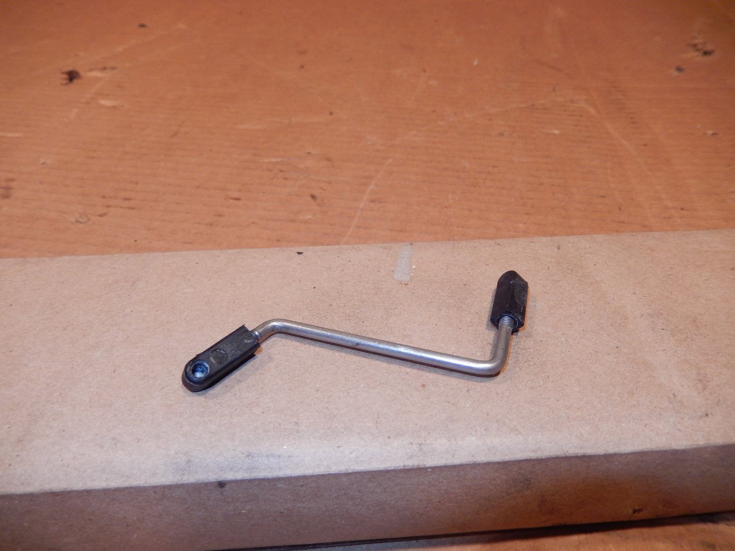 Maserati M138 Passengers Door Key Lock Lift Rod