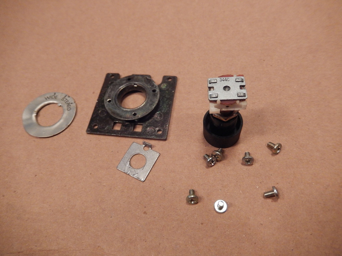 Datsun 280ZX Sound System Balance Switch Assembly