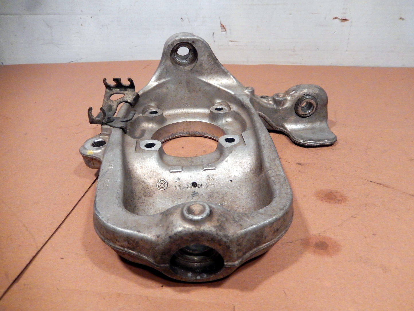 Maserati Quattroporte M139 Front Driver Wheel Hub Suspension Knuckle