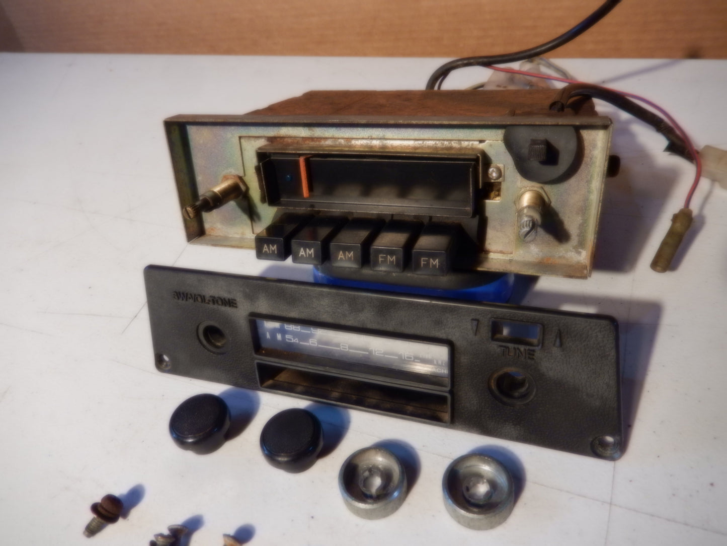 Datsun 240Z Hitachi Radio Model KM-1520ZC