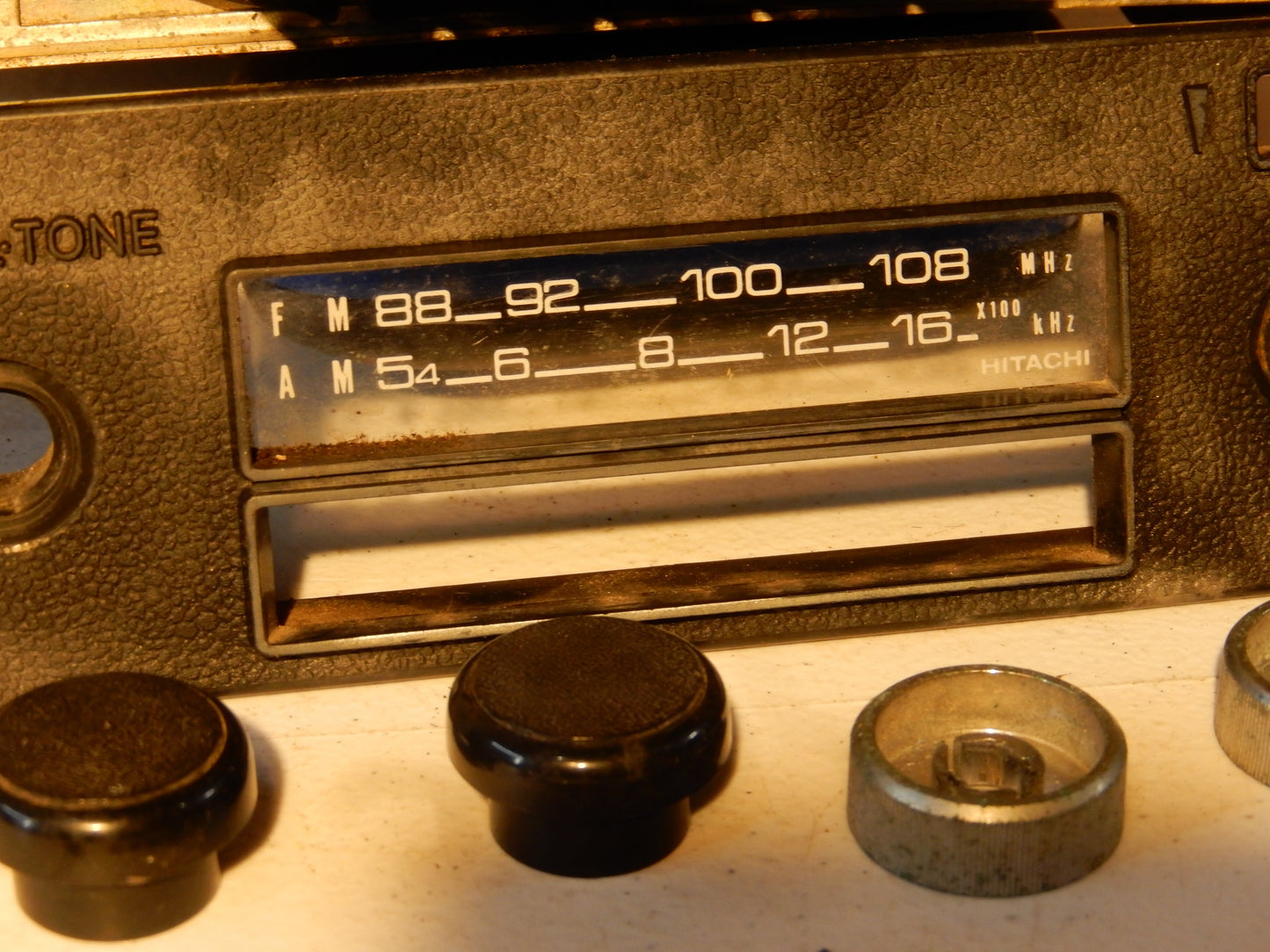 Datsun 240Z Hitachi Radio Model KM-1520ZC