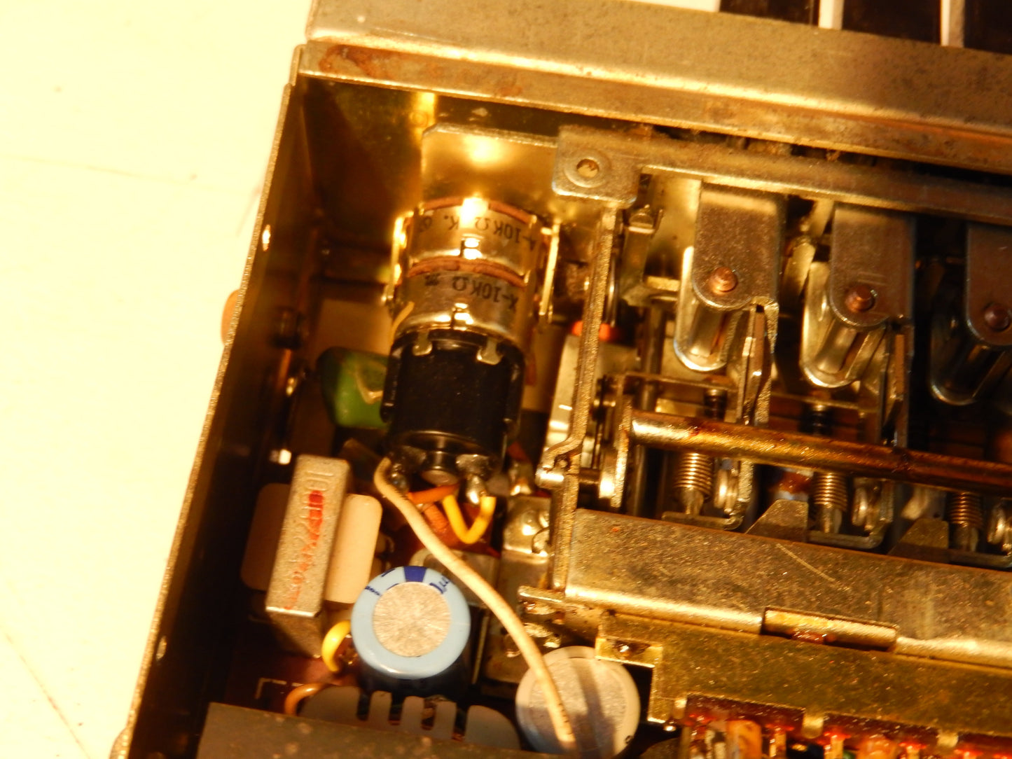 Datsun 240Z Hitachi Radio Model KM-1520ZC