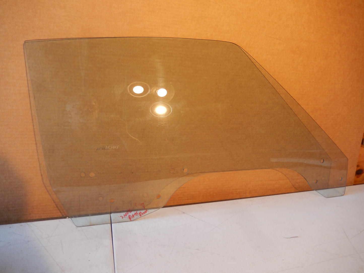 Datsun 240Z Passengers Door Window Glass ( Etched )