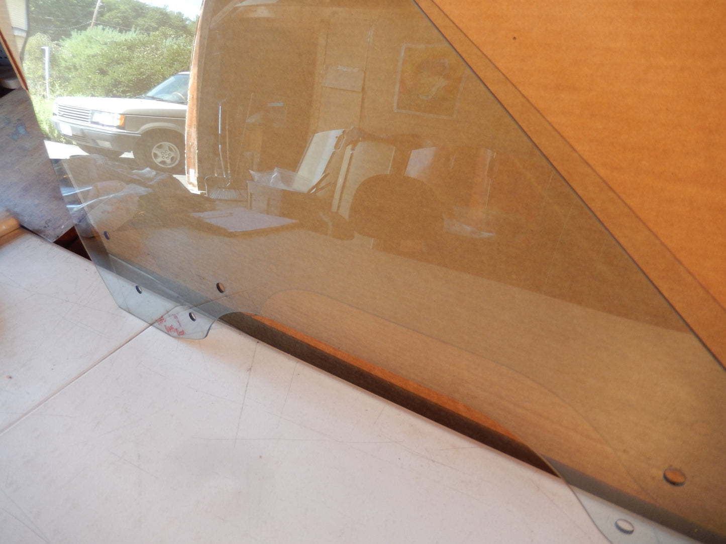 Datsun 240Z Passengers Door Window Glass ( Etched )