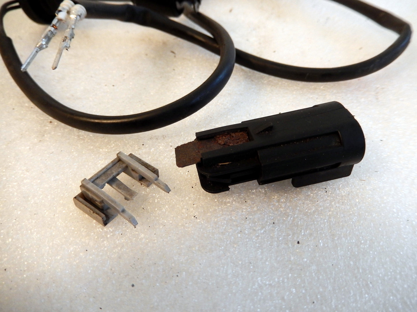 Maserati Quattroporte Transmission Pump Fluid Reservoir Level Sender and Wire Harness