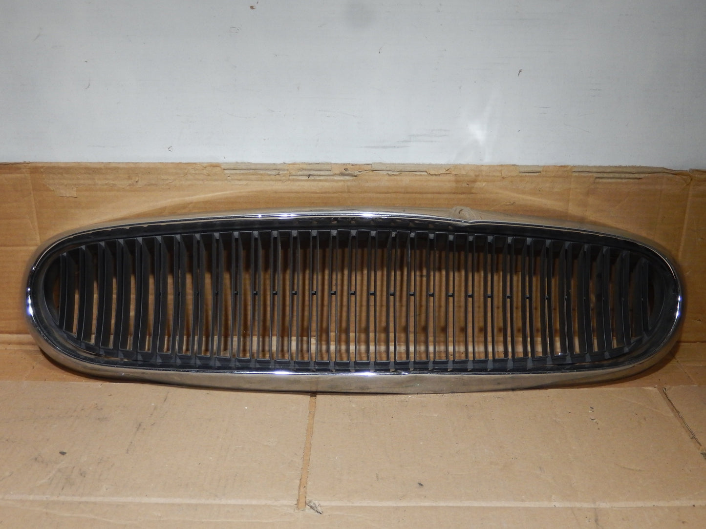 Volvo P1800ES Front Grill
