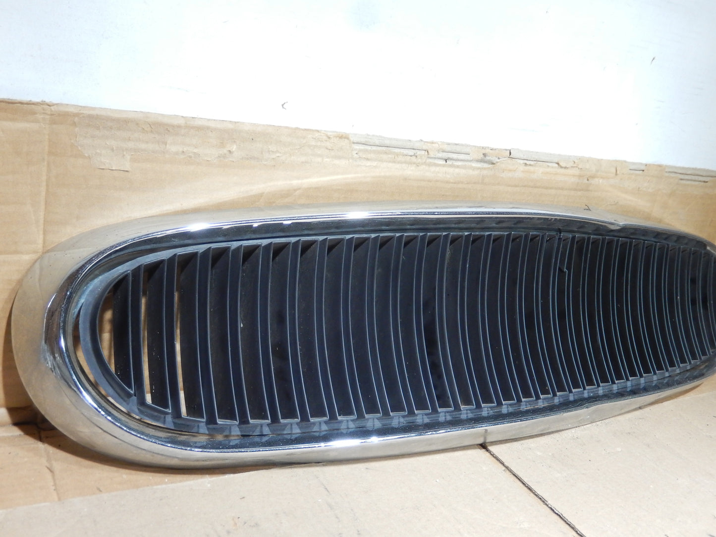 Volvo P1800ES Front Grill