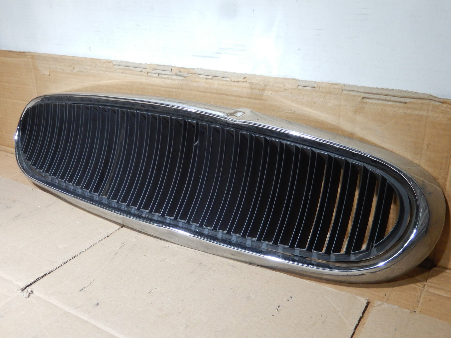 Volvo P1800ES Front Grill