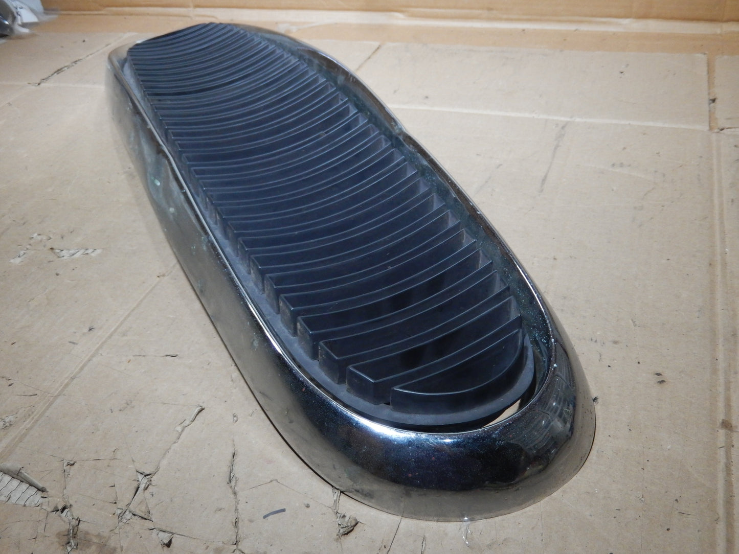 Volvo P1800ES Front Grill