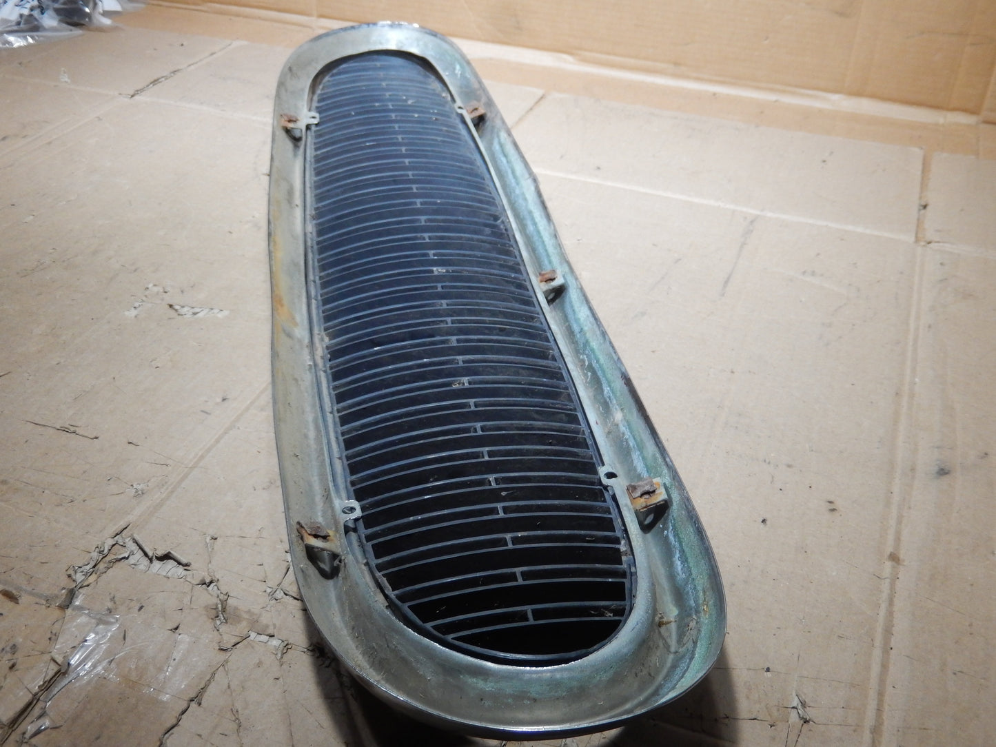 Volvo P1800ES Front Grill