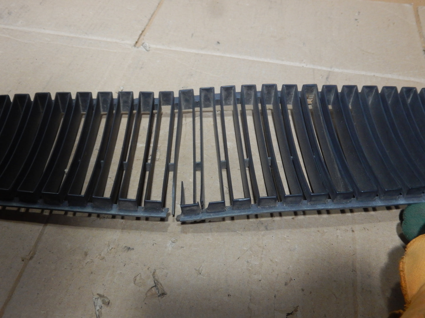 Volvo P1800ES Front Grill