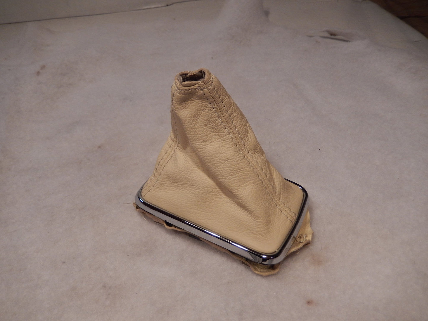 Maserati Quattroporte M-139 , GT NOS Ivory Leather Shift Boot