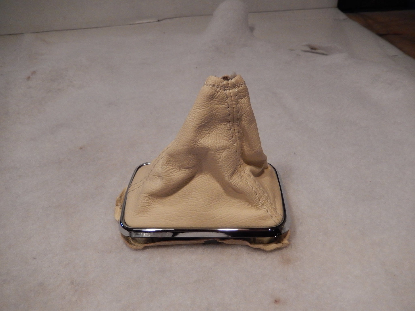 Maserati Quattroporte M-139 , GT NOS Ivory Leather Shift Boot