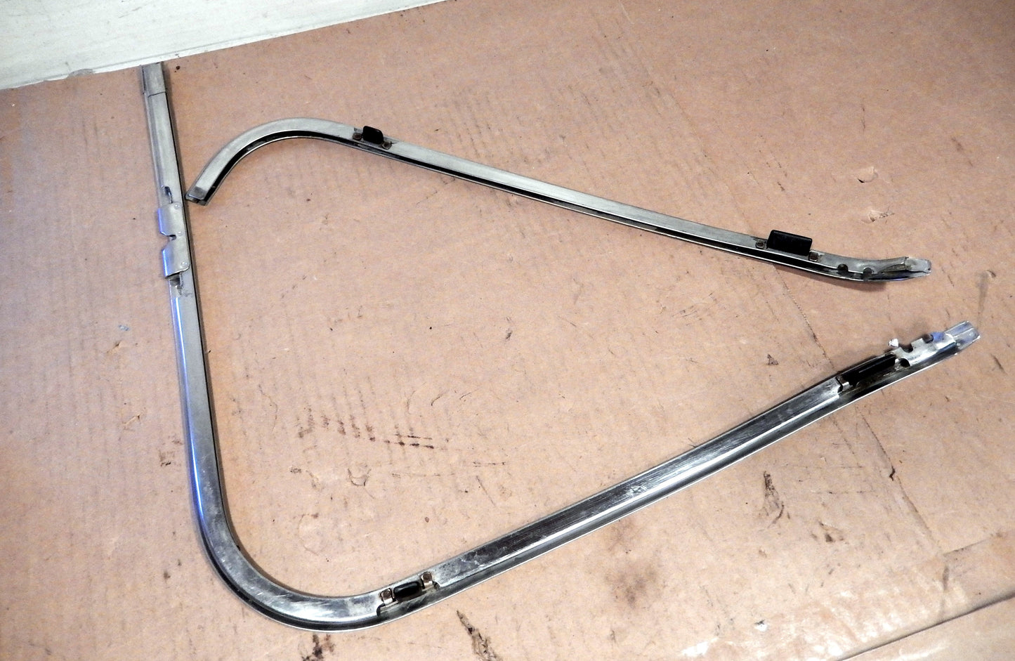 Datsun 280ZX Passenger Glass T-Roof Trim Set