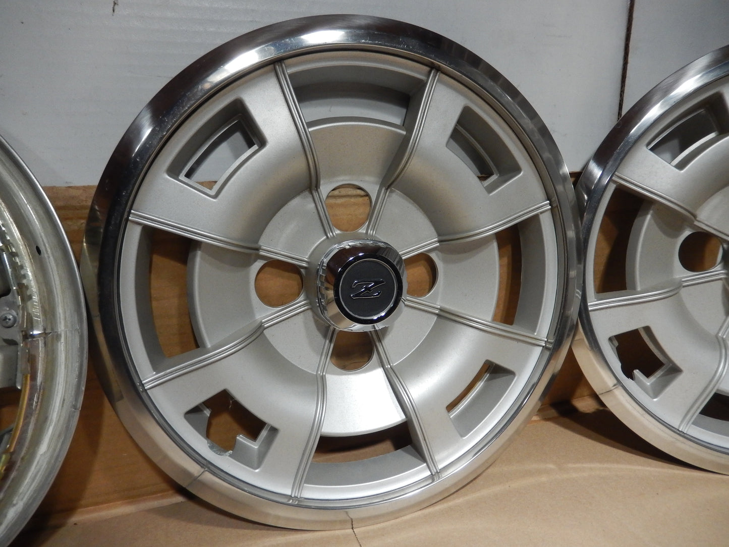 Datsun 280Z Set Of Five Hub Caps Finest