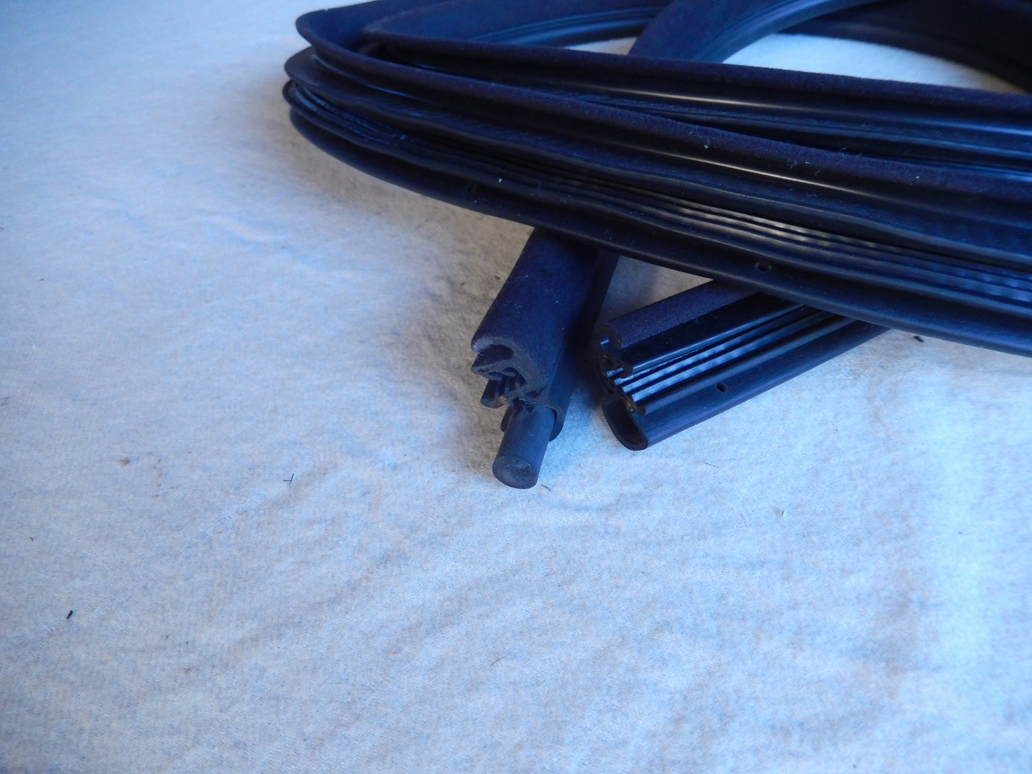 Maserati Quattroporte M-139 04 - 2014 Passengers ( Right ) Rear Door Weather Seal