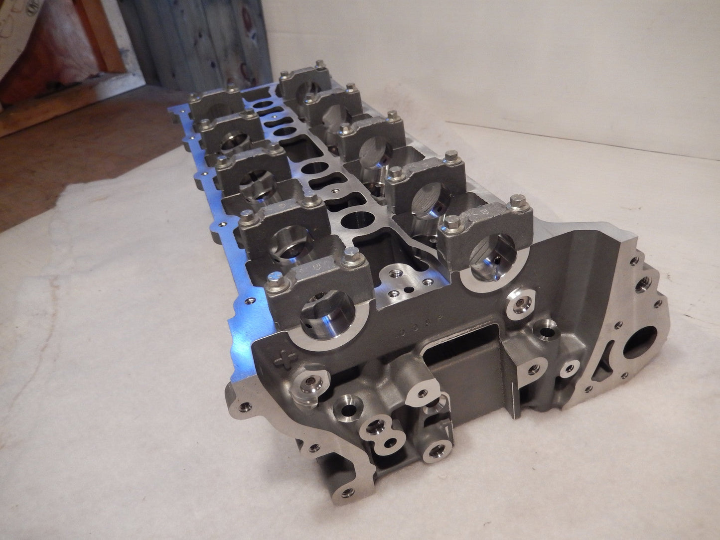 Range Rover 05- 06 NOS , NEW 4.4 16 Valve Right Side Engine Head # 4585196