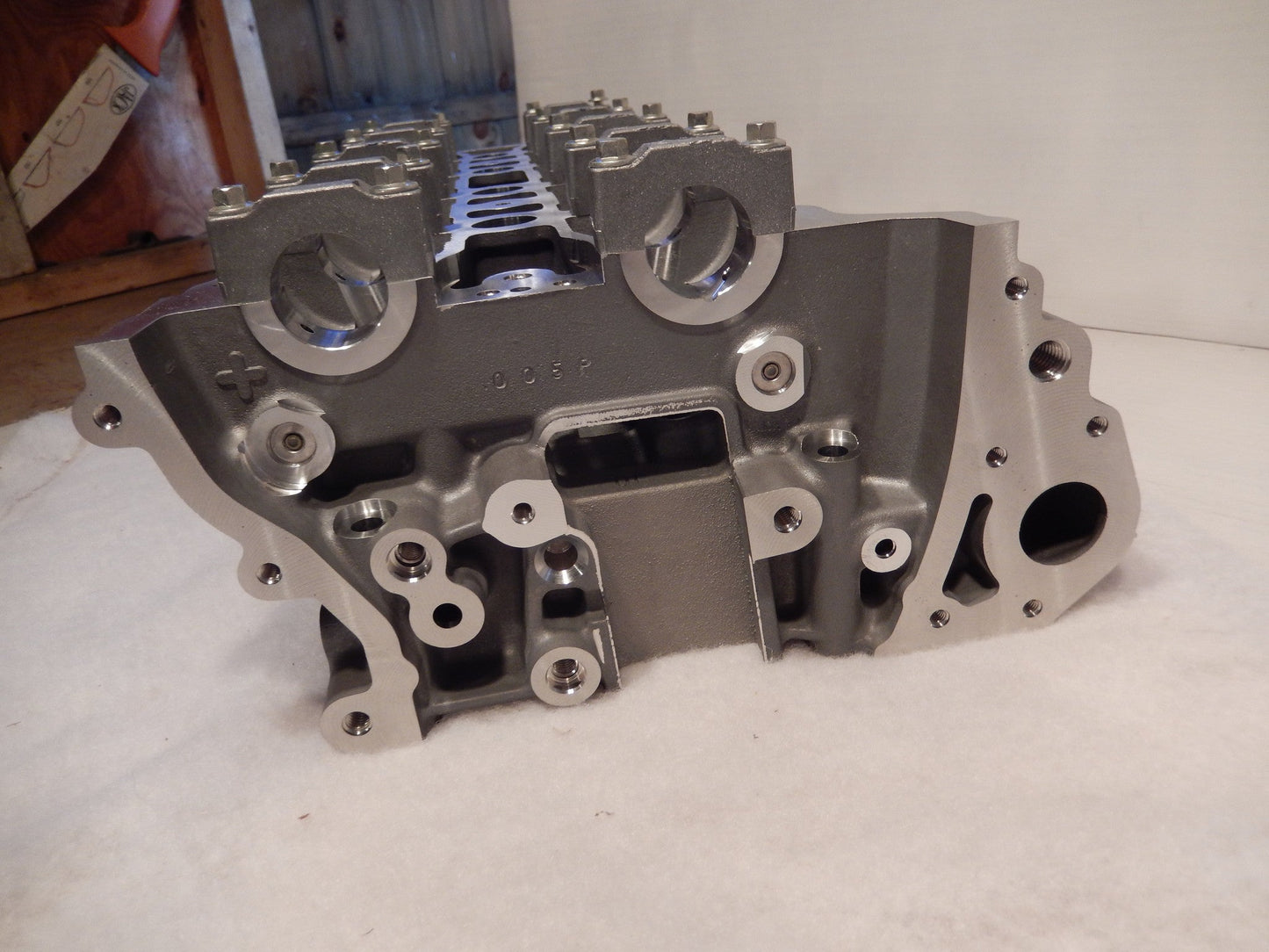 Range Rover 05- 06 NOS , NEW 4.4 16 Valve Right Side Engine Head # 4585196