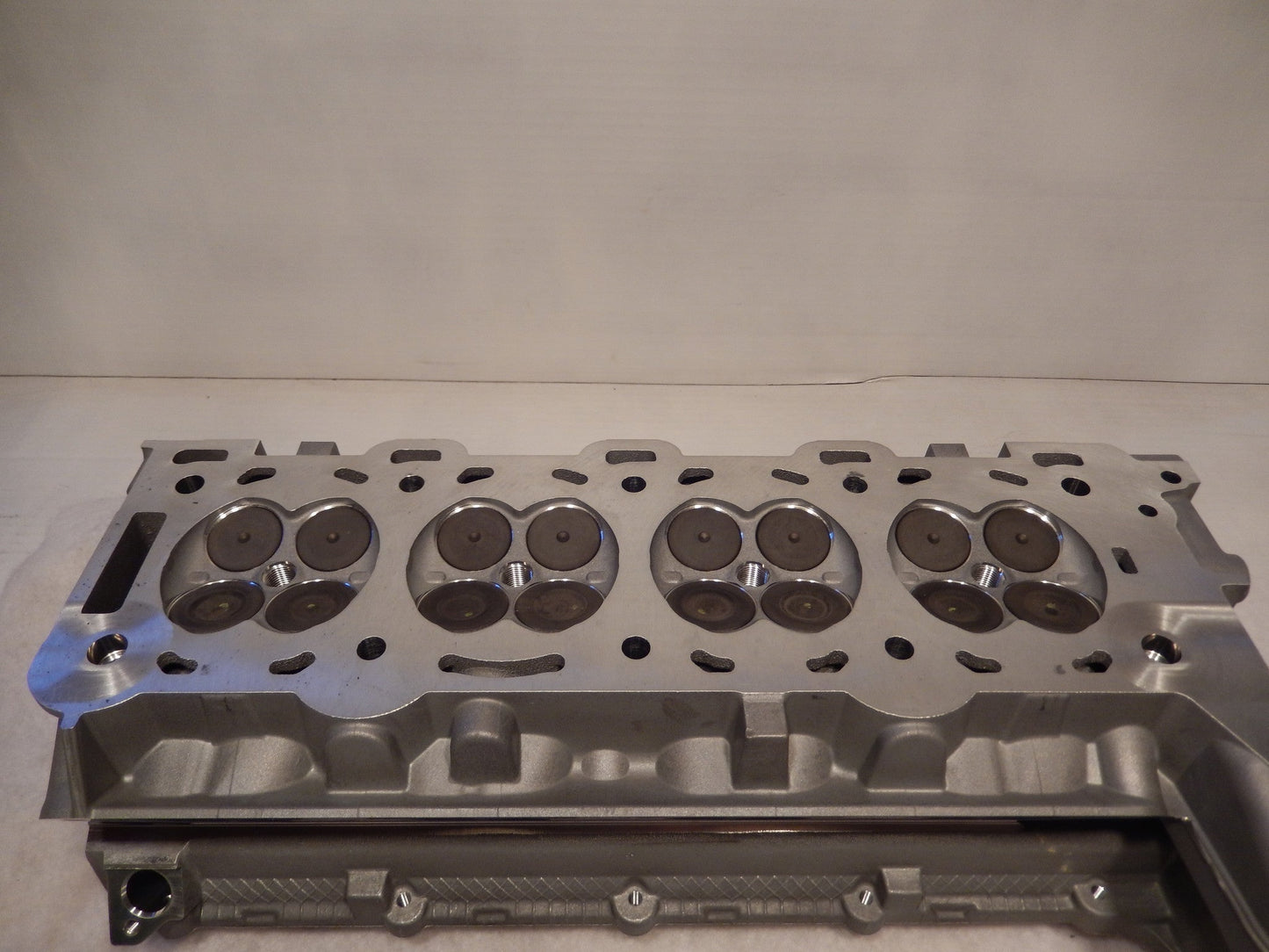 Range Rover 05- 06 NOS , NEW 4.4 16 Valve Right Side Engine Head # 4585196