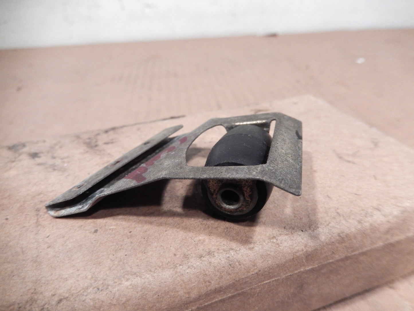 Datsun 240Z 280Z Passenger Side Window Glass Roller