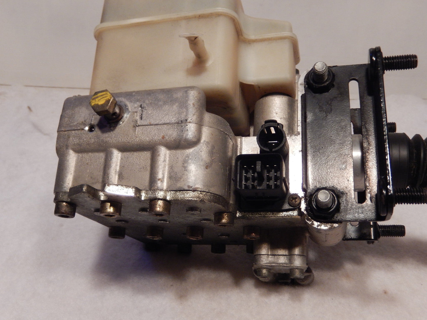 Range Rover P-38 OEM ABS Braking System Brake Block Assembly 1995 - 2002