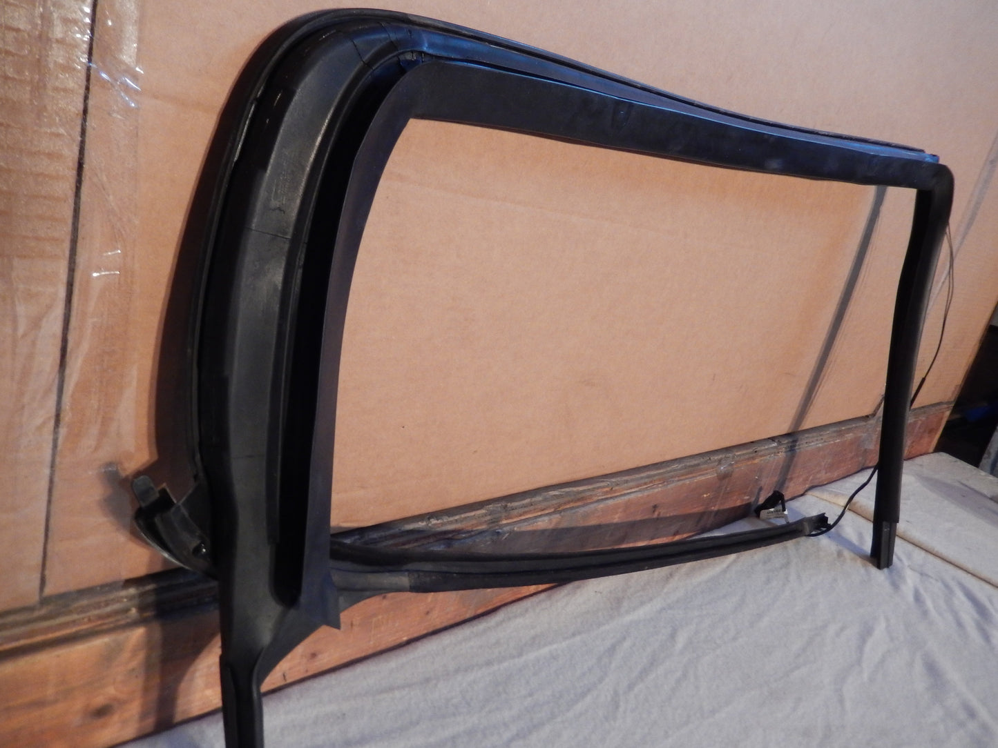 Maserati Quattroporte M-139 04 - 014 Rear Drivers Exterior Door Seal