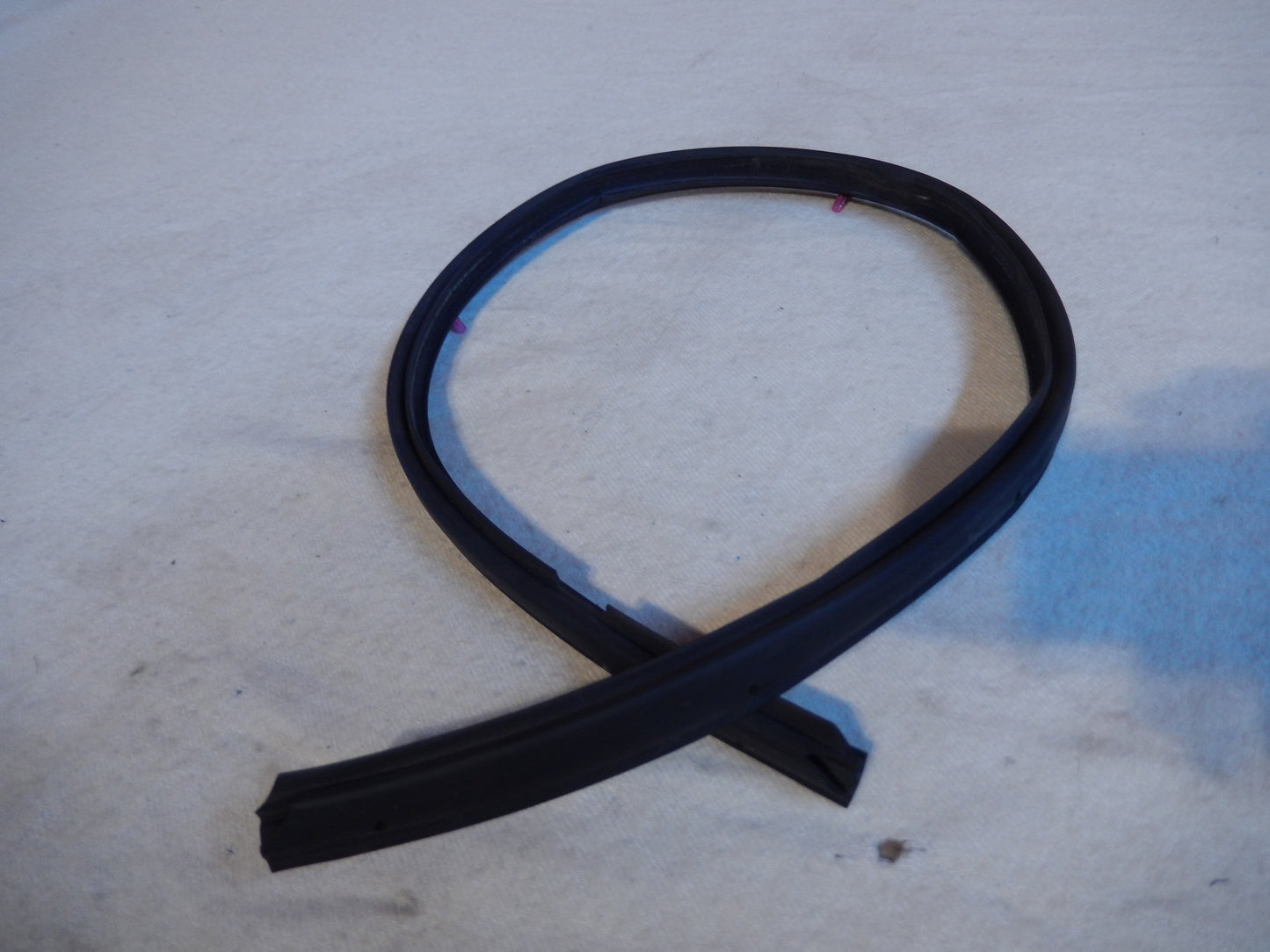 Maserati Quattroporte M-139 04 - 2014 Front Drivers Door Bottom Frame Seal