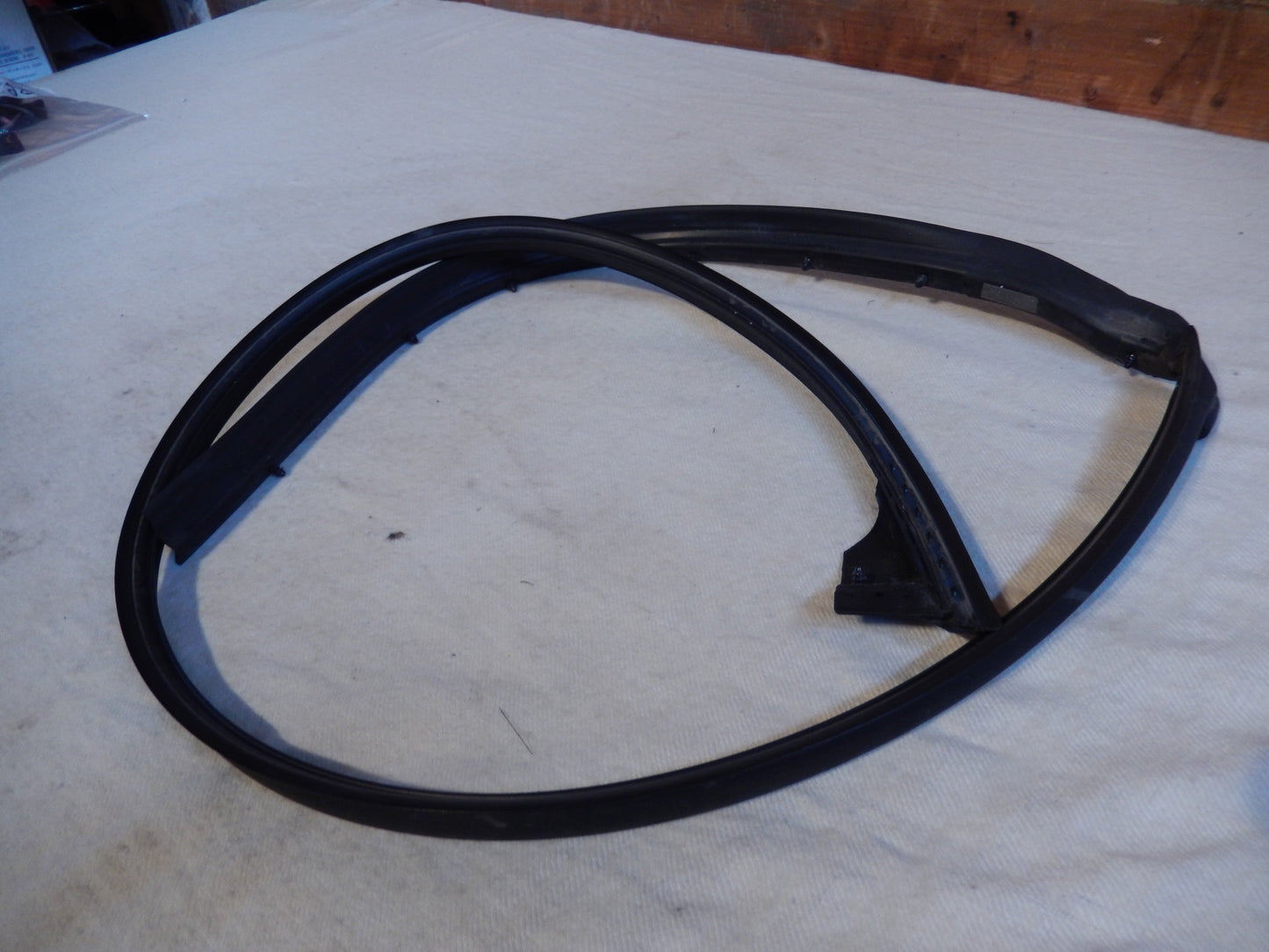 Maserati Quattroporte M-139 04 - 2014 Front Drivers Top and Front Door Seal