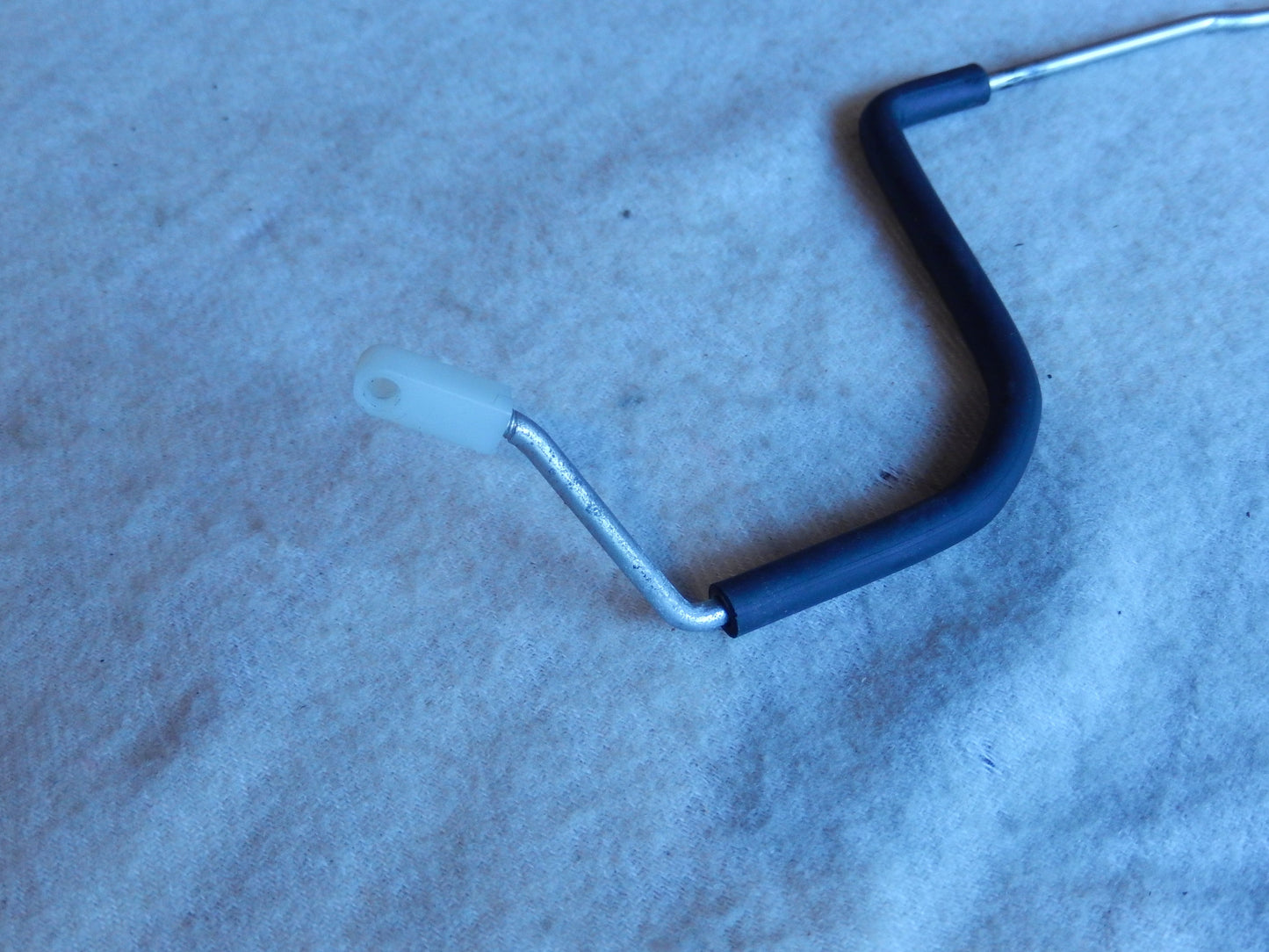 Maserati Quattroporte M-139 04 - 014 Rear Drivers Side Door Lock Lift Rod