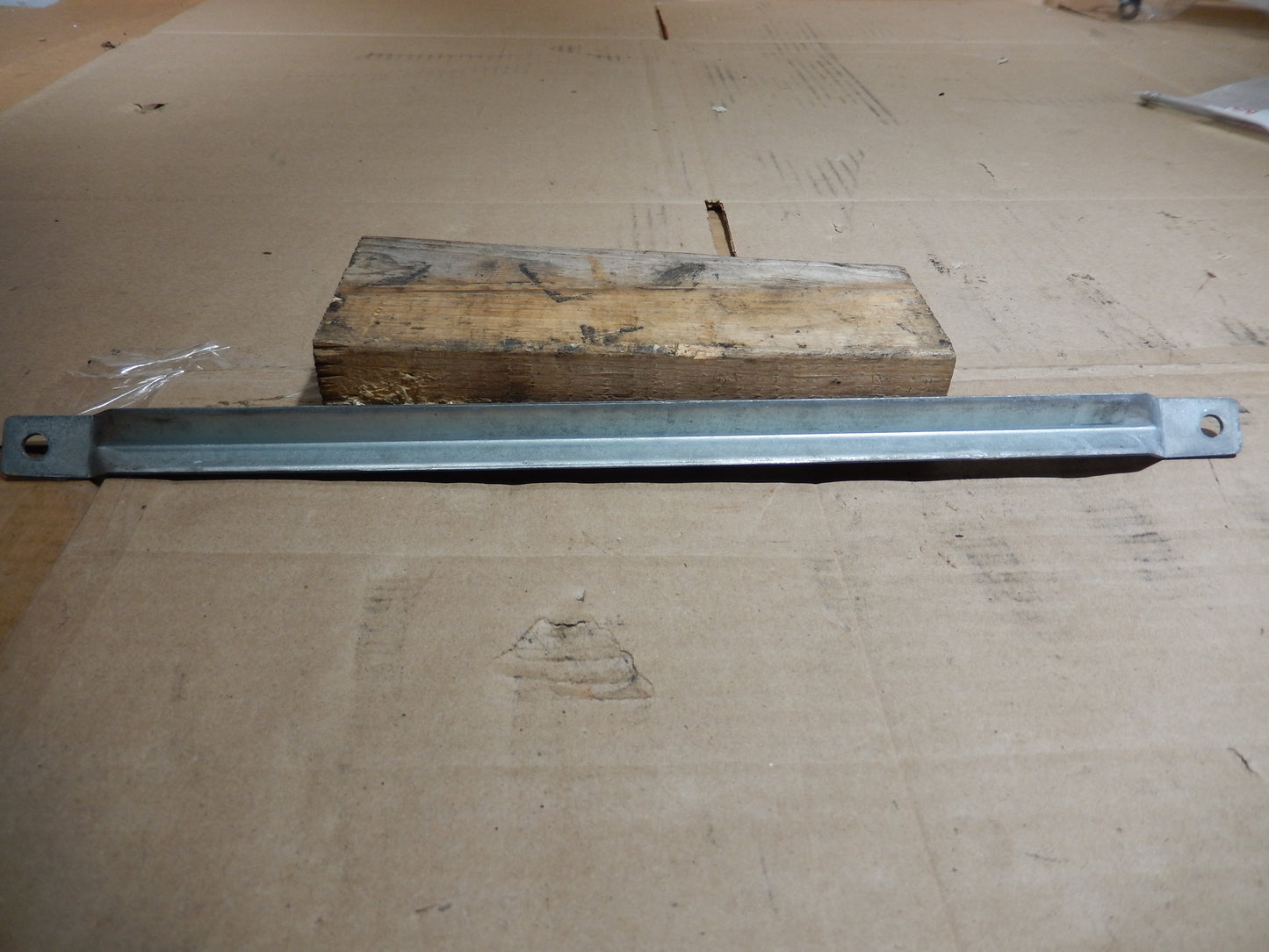 Maserati Quattroporte M139 Battery Clamp Bar
