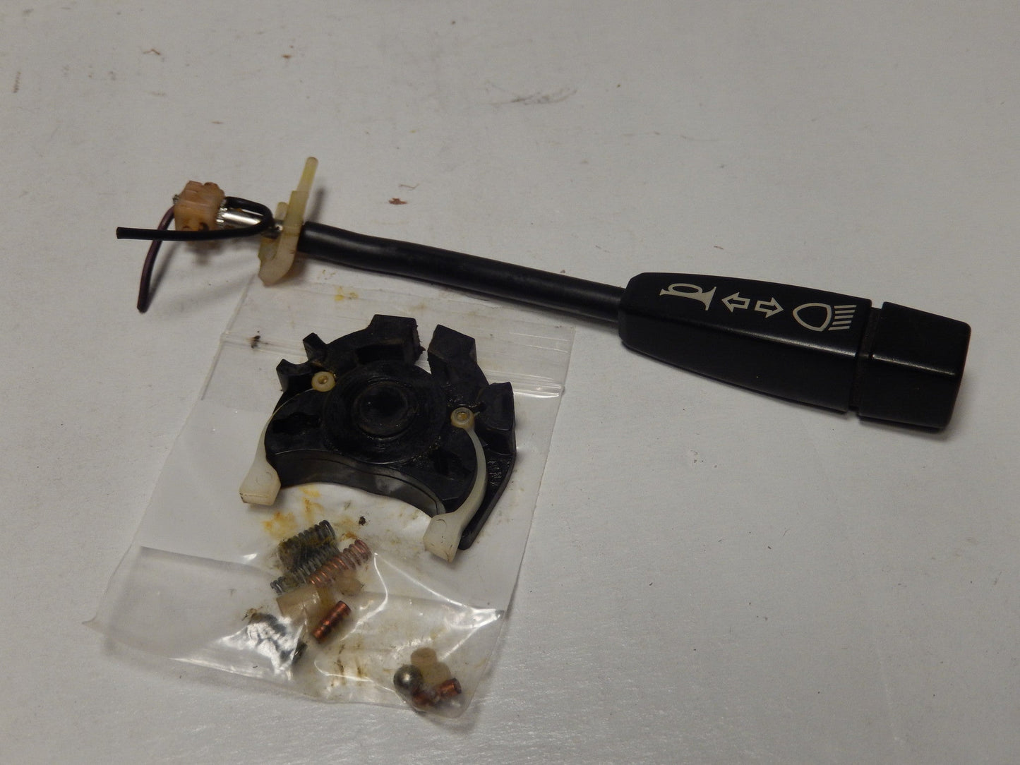 Maserati Quattroporte Three OEM Column Switch Cluster Lights and Horn Stalk