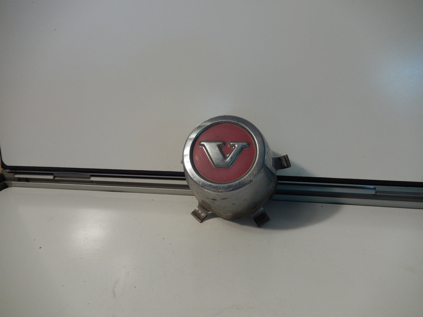 Volvo P1800ES OEM Wheel Spindle Cap