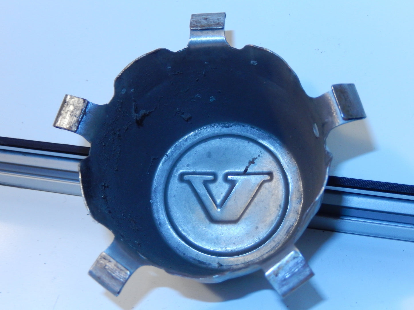 Volvo P1800ES OEM Wheel Spindle Cap