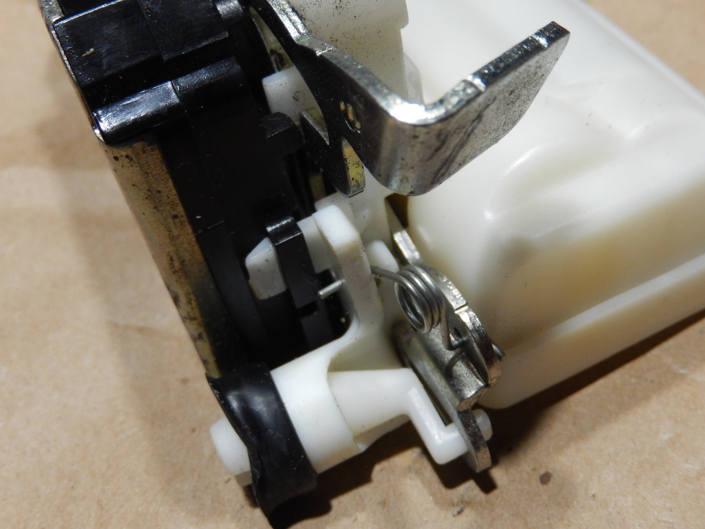 Maserati Quattroporte M-139 04 - 014 Rear Drivers Side Door Lock