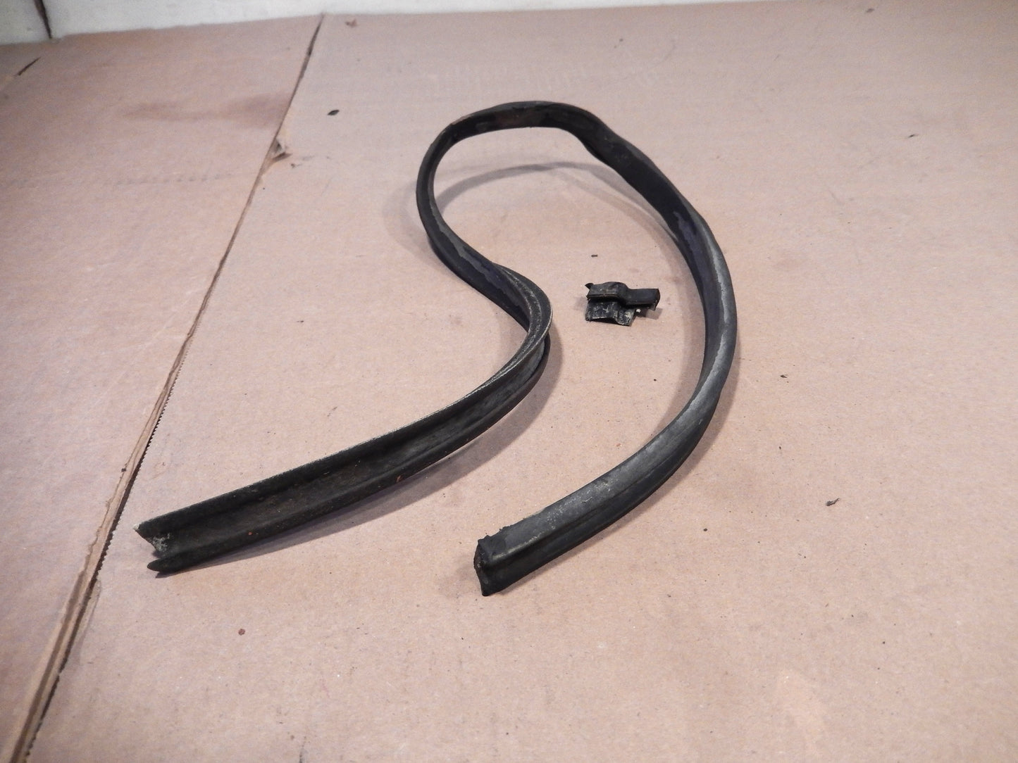 Datsun 240Z Driver's Rear Quarter Glass Window Seal (Handy Man's Special)