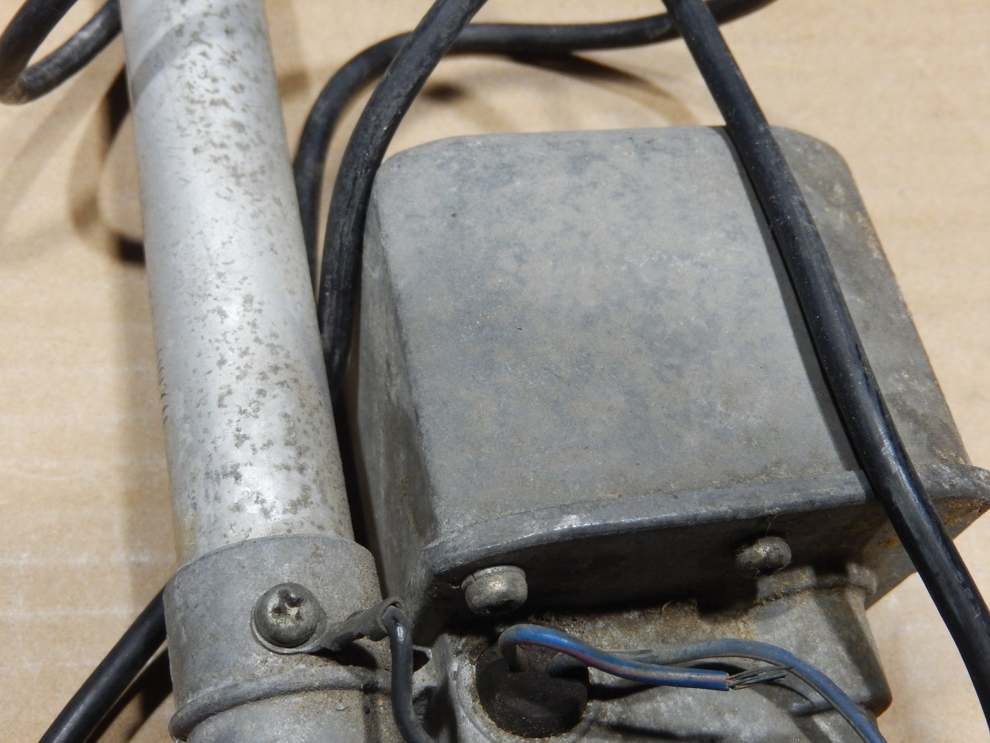 Datsun 240Z Ha-100, Japan Antenna Assembly