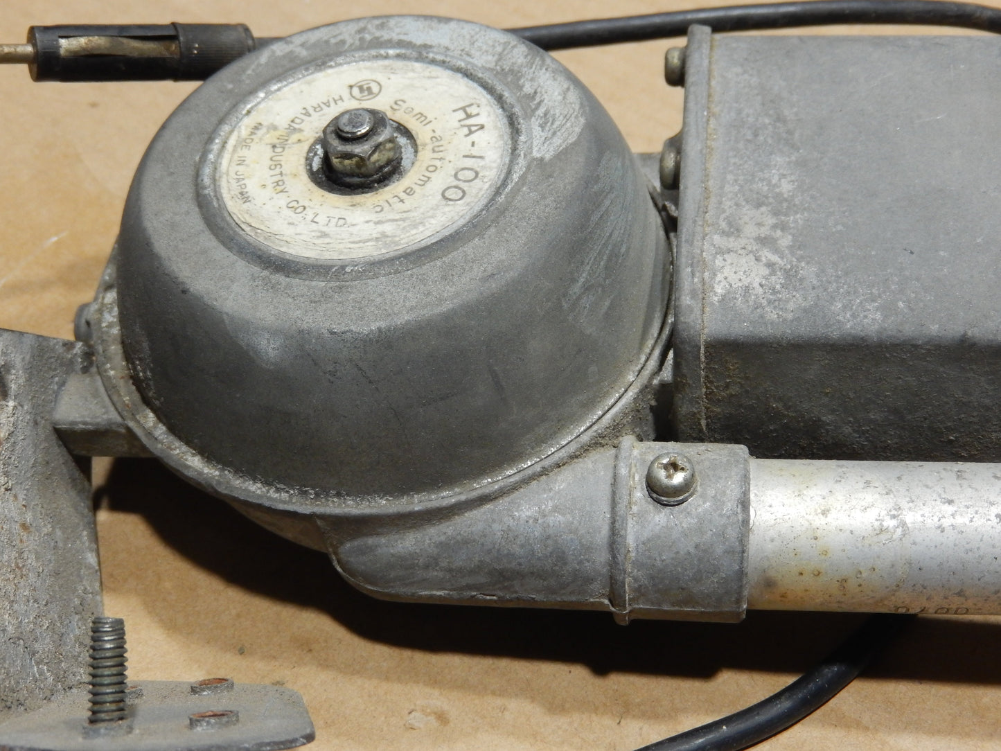 Datsun 240Z Ha-100, Japan Antenna Assembly