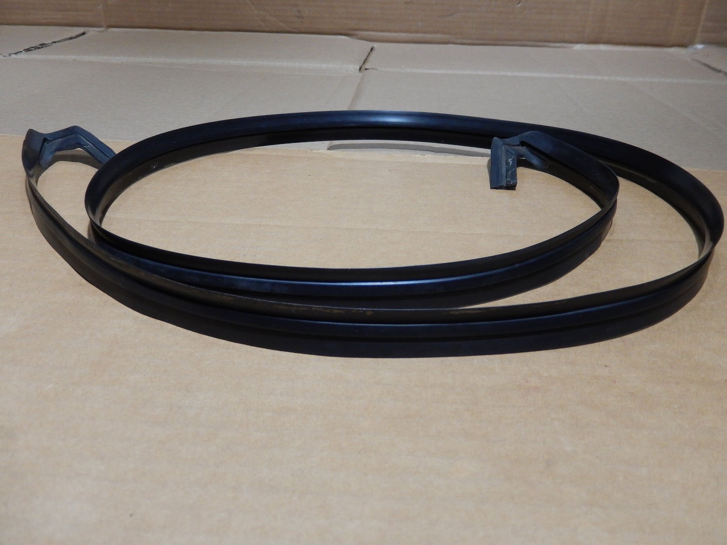 Maserati Quattroporte Wiper Drain Pan Box Seal