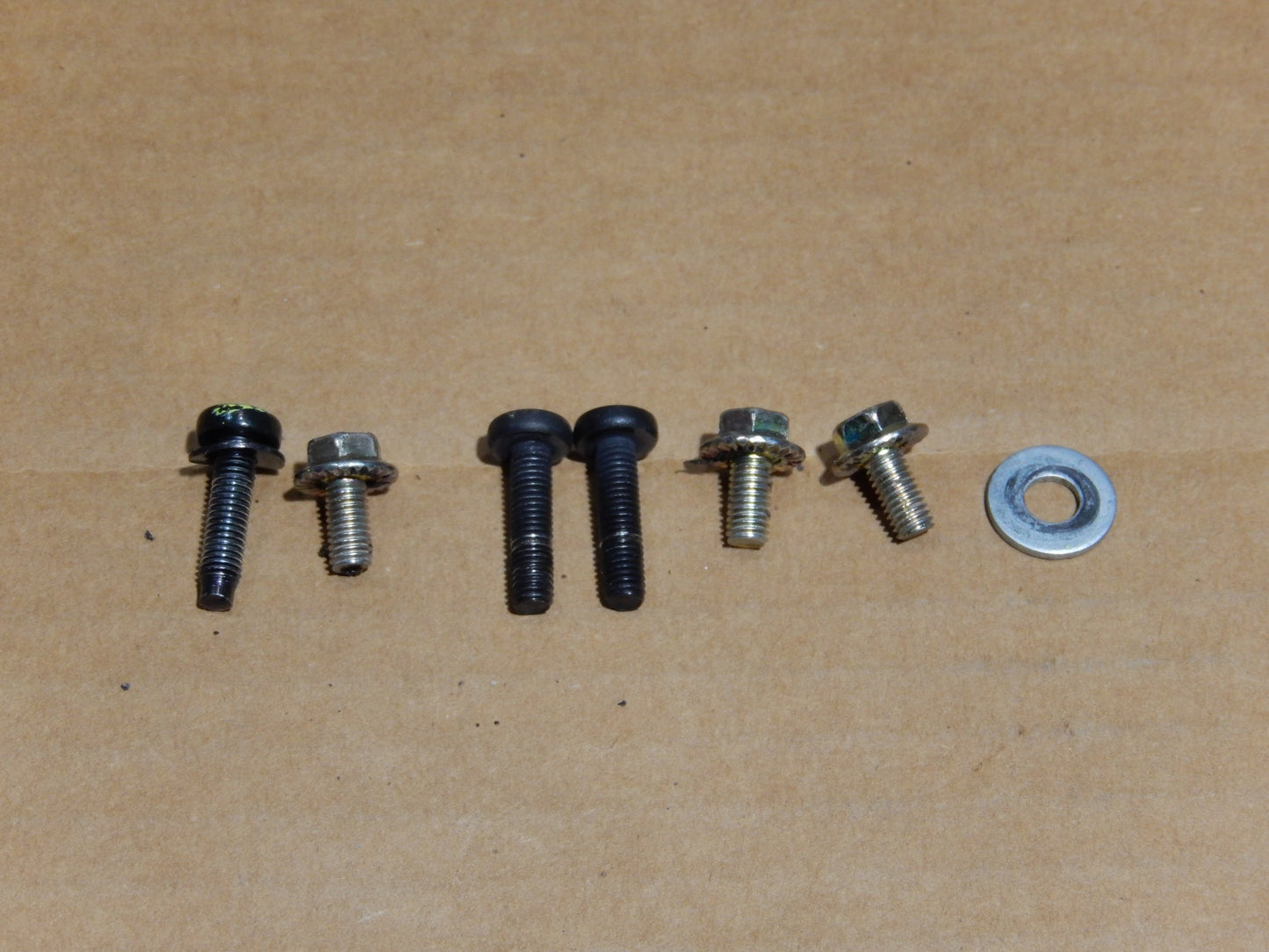 Maserati Quattroporte M-139 Executive GT Overhead Console Fasteners