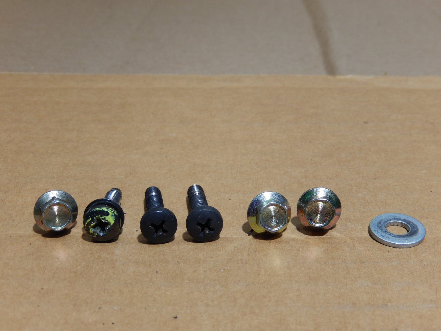 Maserati Quattroporte M-139 Executive GT Overhead Console Fasteners