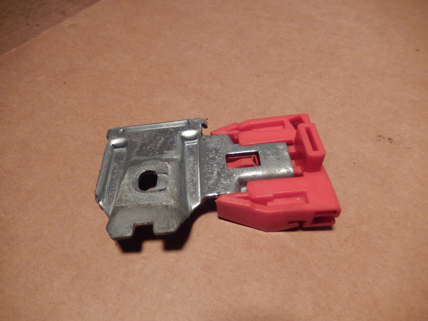 Maserati Quattroporte M-139 Front Passengers Window Regulator Red Rail Slide Block